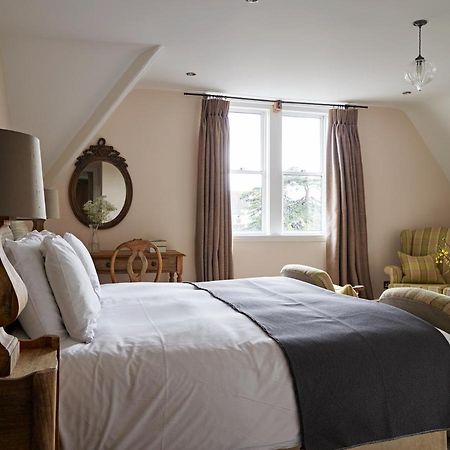 Cotswold Grange Bed & Breakfast Cheltenham Bagian luar foto A bedroom at The Pig