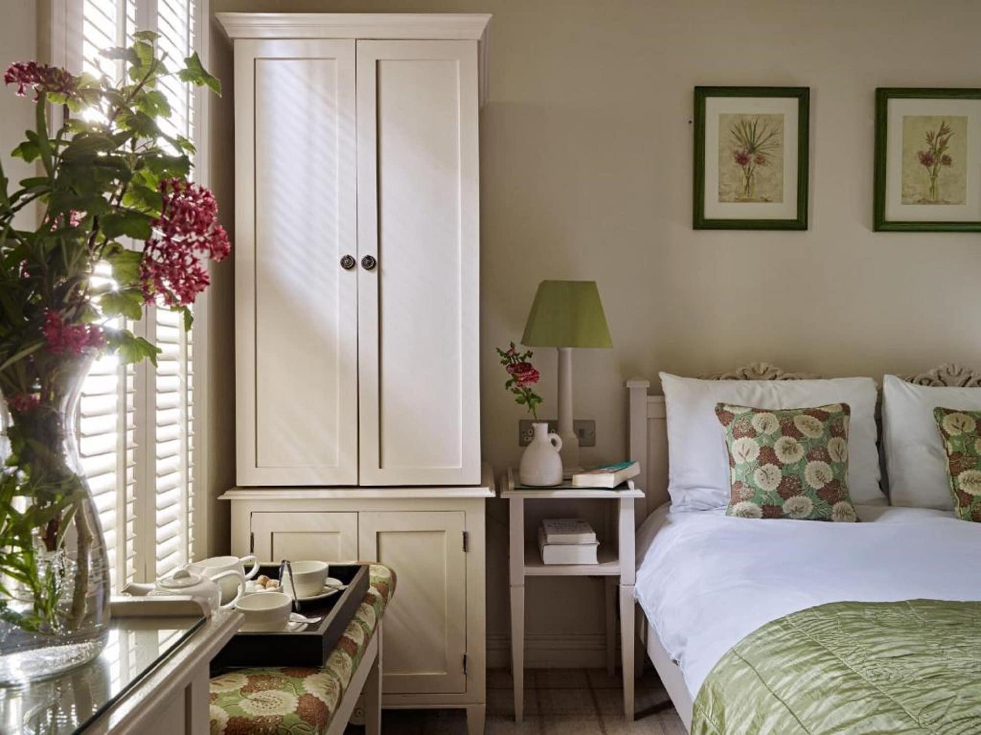 Cotswold Grange Bed & Breakfast Cheltenham Bagian luar foto A bedroom