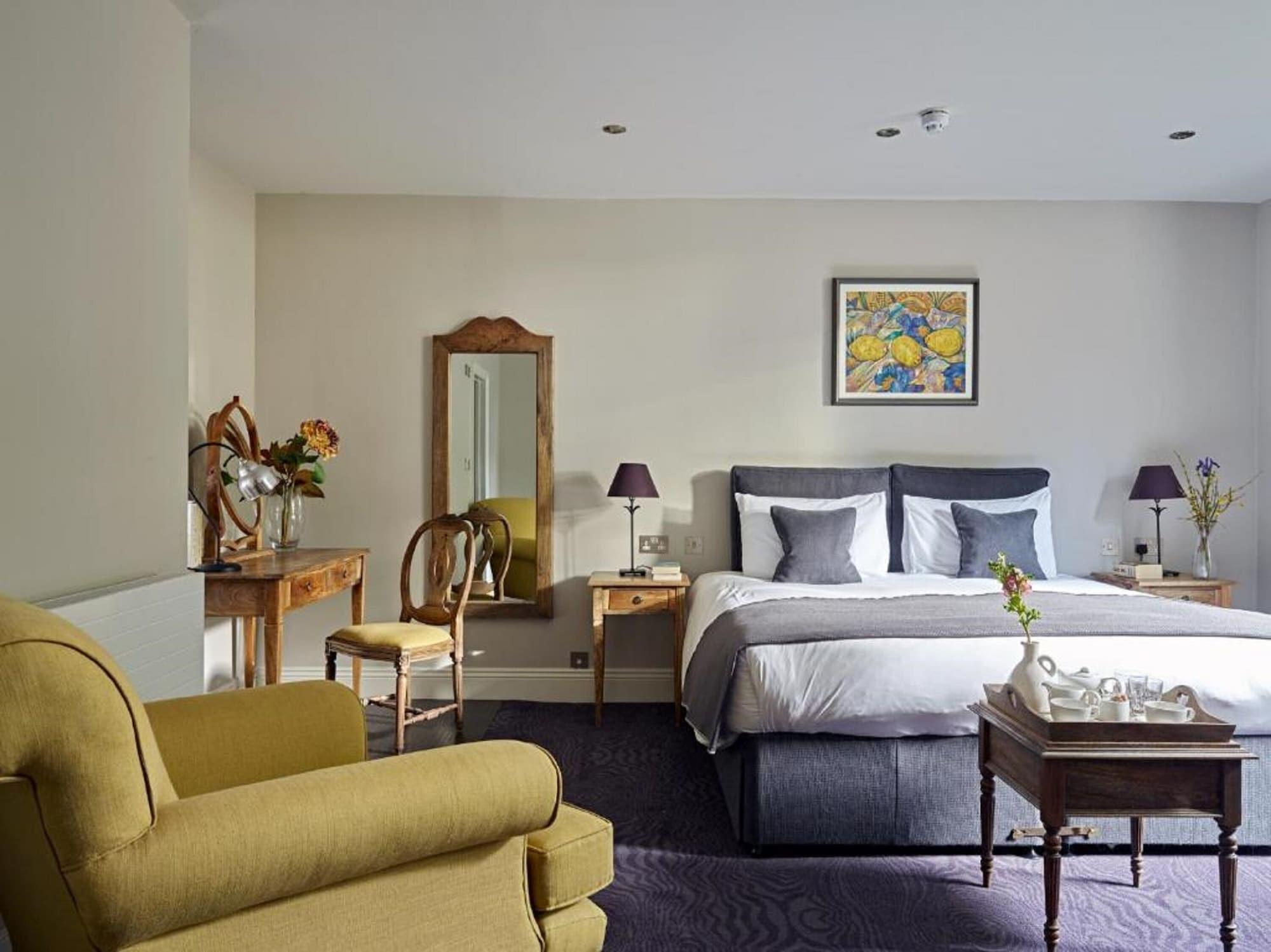 Cotswold Grange Bed & Breakfast Cheltenham Bagian luar foto A bedroom at The Old parsonage