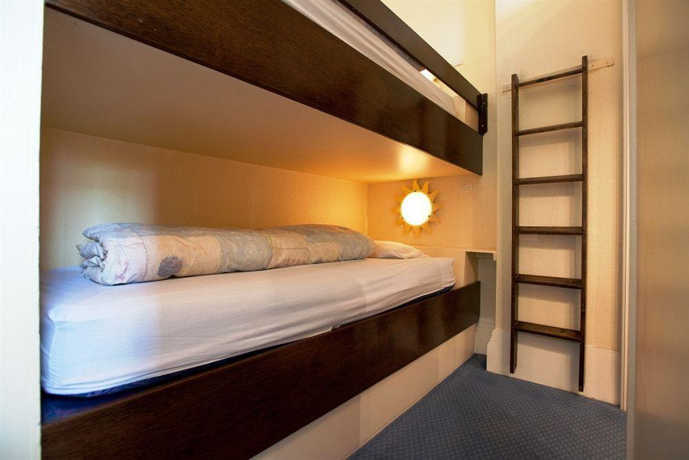 Cotswold Grange Bed & Breakfast Cheltenham Bagian luar foto A bunk bed