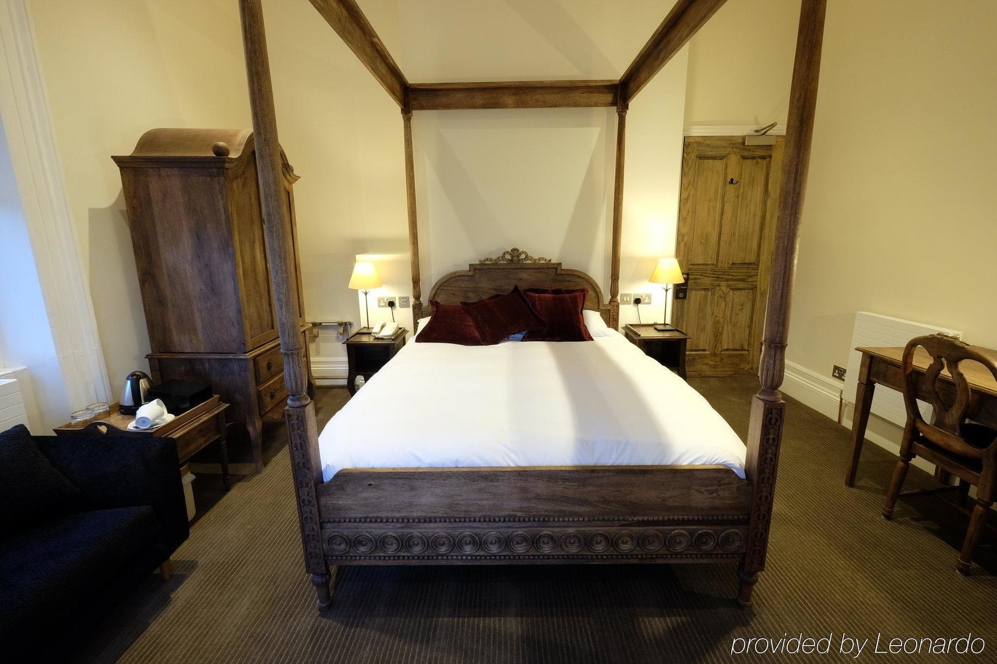 Cotswold Grange Bed & Breakfast Cheltenham Bagian luar foto A room at the hotel