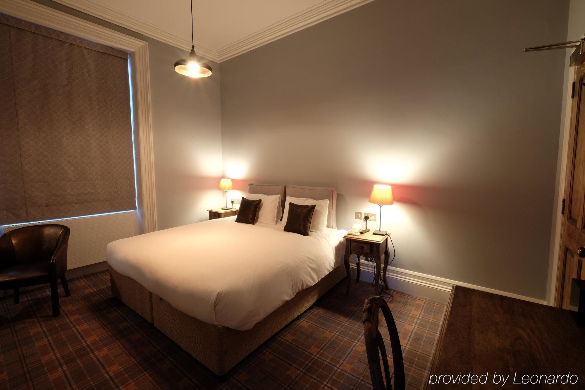 Cotswold Grange Bed & Breakfast Cheltenham Bagian luar foto A room at the hotel