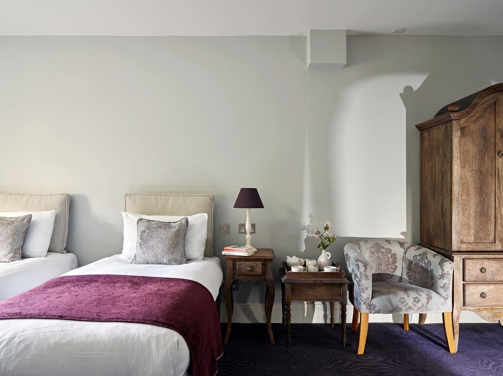 Cotswold Grange Bed & Breakfast Cheltenham Bagian luar foto A room at the hotel