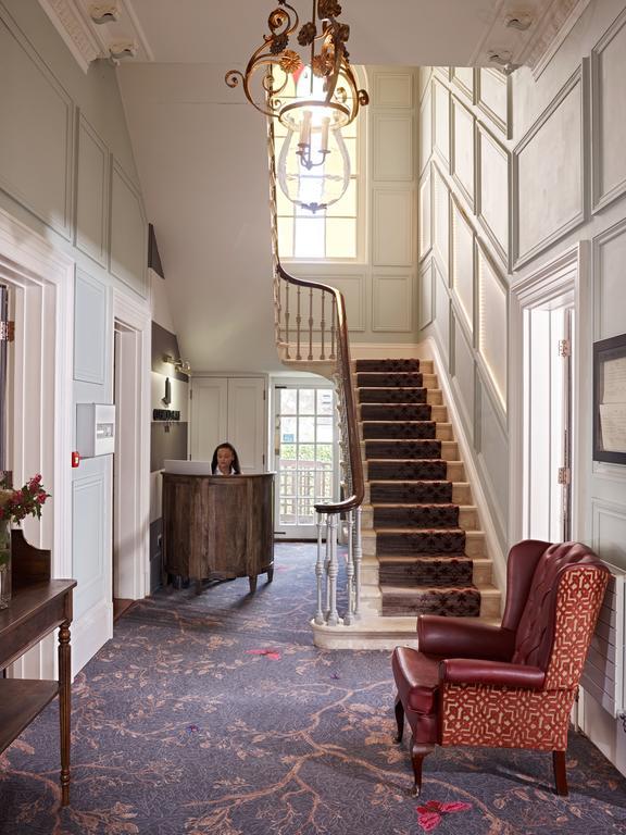 Cotswold Grange Bed & Breakfast Cheltenham Bagian luar foto The entrance hall