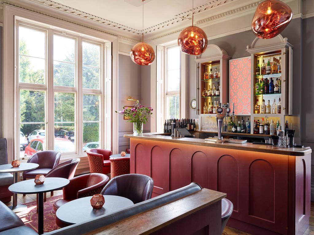 Cotswold Grange Bed & Breakfast Cheltenham Bagian luar foto The bar at the 2018 refurbishment