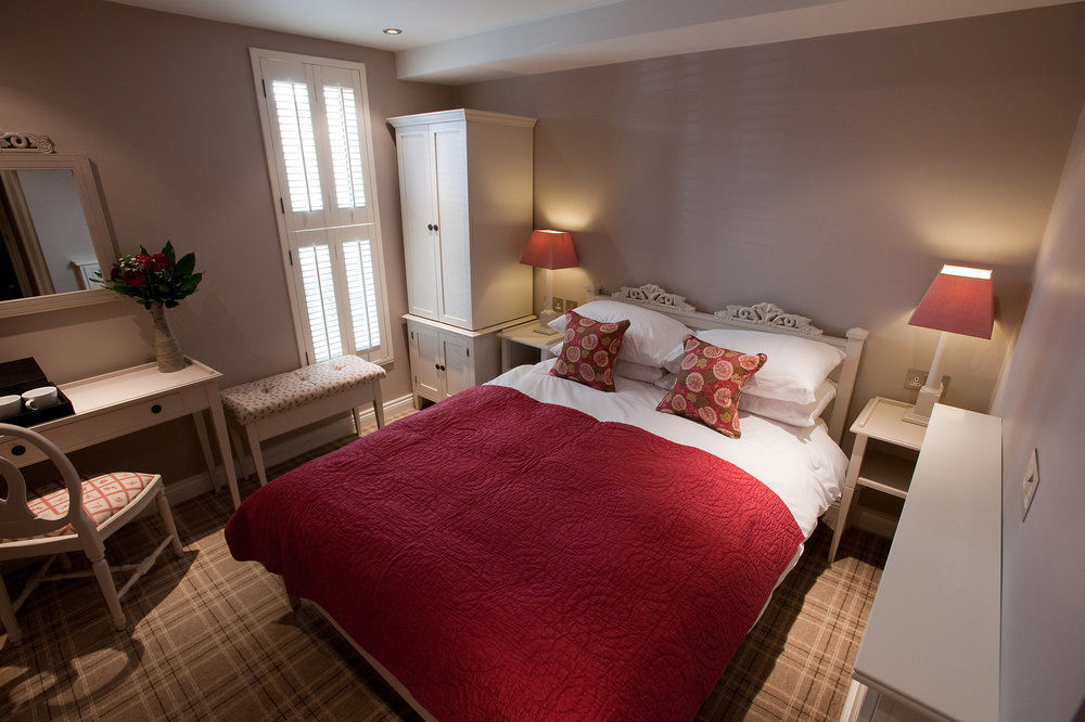 Cotswold Grange Bed & Breakfast Cheltenham Bagian luar foto A bedroom