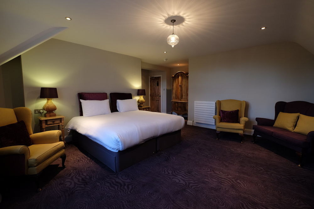 Cotswold Grange Bed & Breakfast Cheltenham Bagian luar foto A room at the hotel