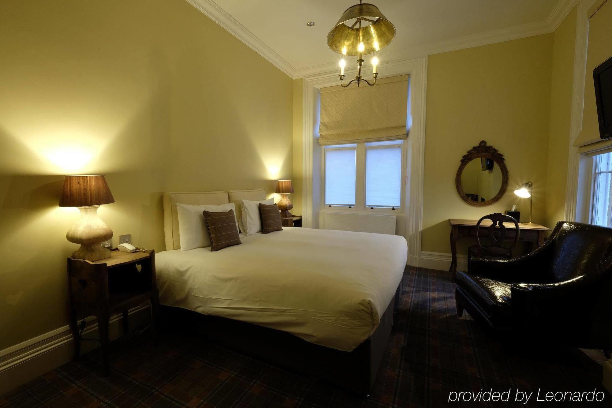 Cotswold Grange Bed & Breakfast Cheltenham Bagian luar foto A room at the hotel