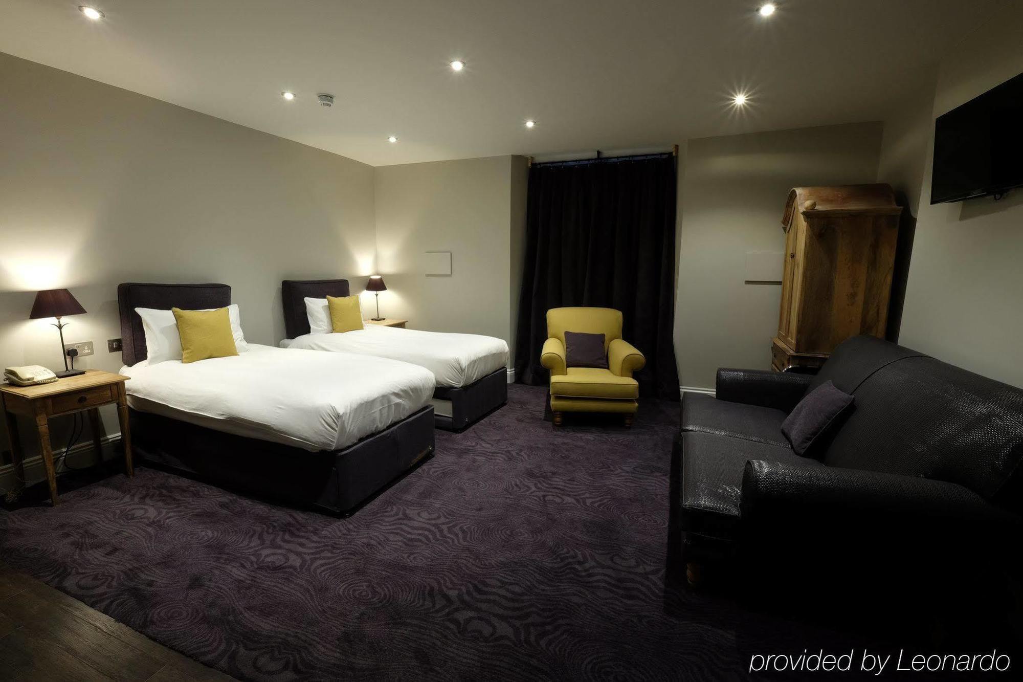 Cotswold Grange Bed & Breakfast Cheltenham Bagian luar foto A room at the hotel