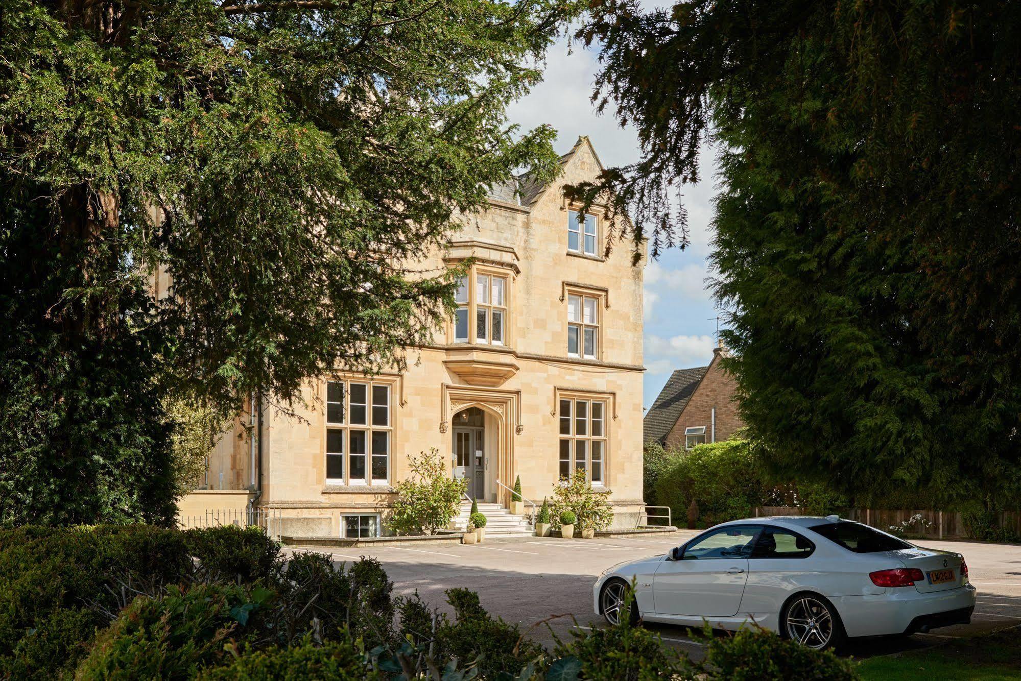 Cotswold Grange Bed & Breakfast Cheltenham Bagian luar foto The former school house