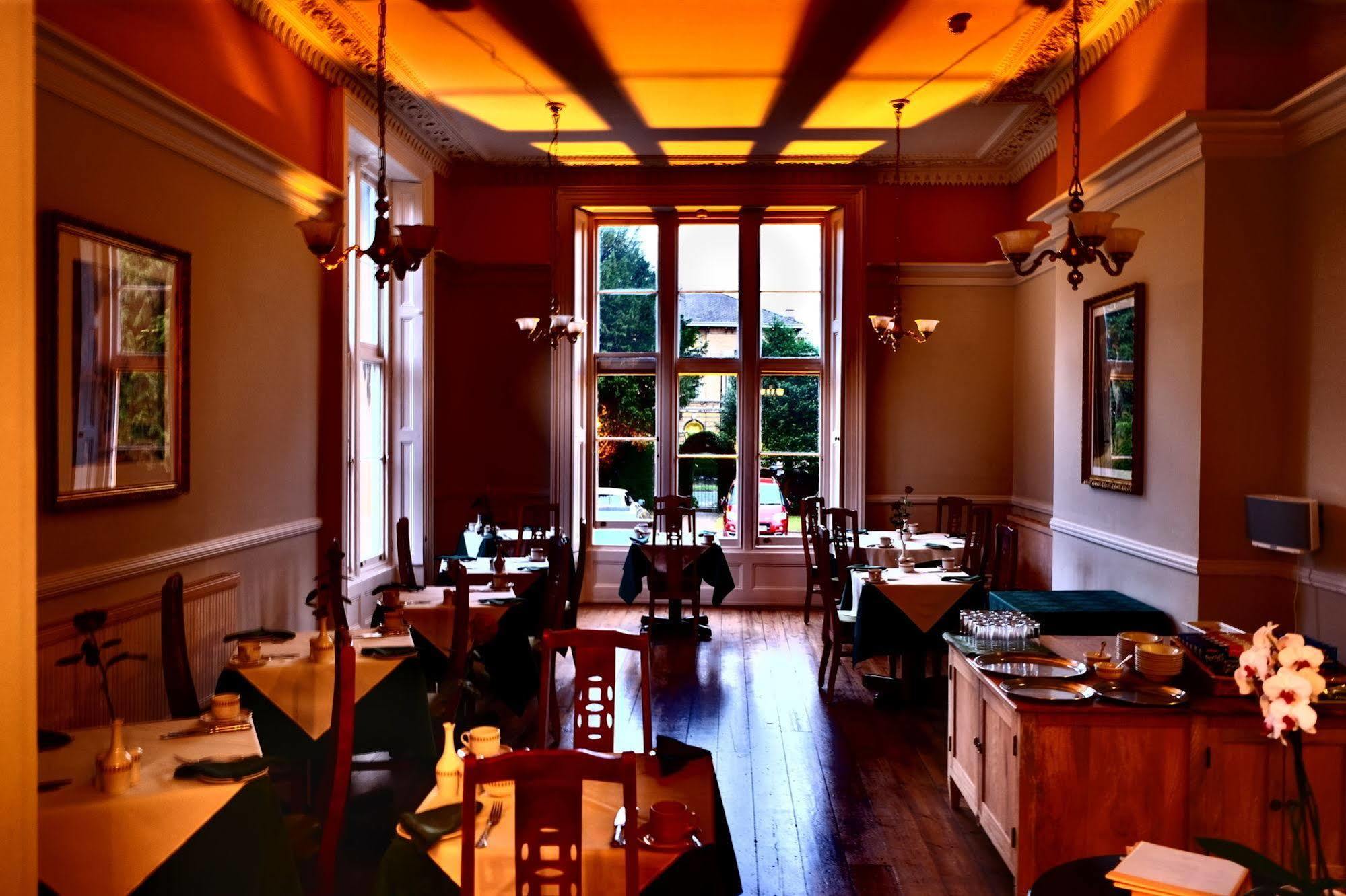 Cotswold Grange Bed & Breakfast Cheltenham Bagian luar foto The restaurant at the 1886 Crescent Hotel