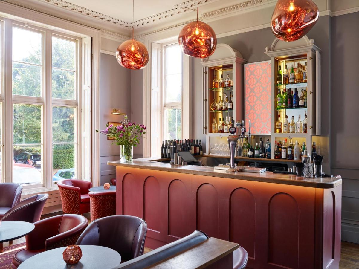 Cotswold Grange Bed & Breakfast Cheltenham Bagian luar foto The bar at the 2018 refurbished hotel