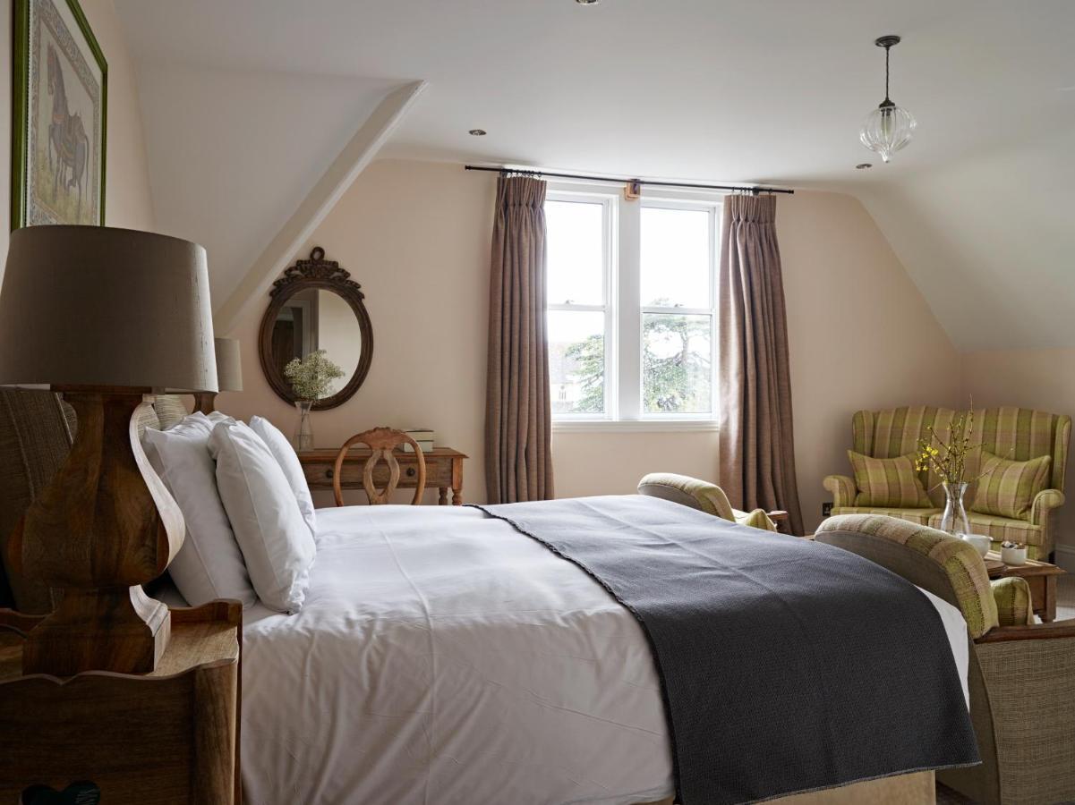 Cotswold Grange Bed & Breakfast Cheltenham Bagian luar foto A bedroom at The Pig